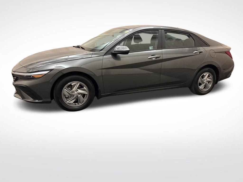 Certified 2026 Hyundai Elantra SE image 9