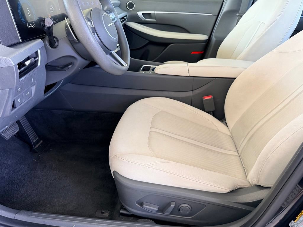 Used 2025 Hyundai Sonata SEL FWD image 13