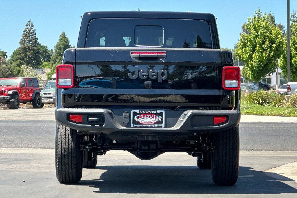 New 2026 Jeep Gladiator Sport AWD/4WD image 5