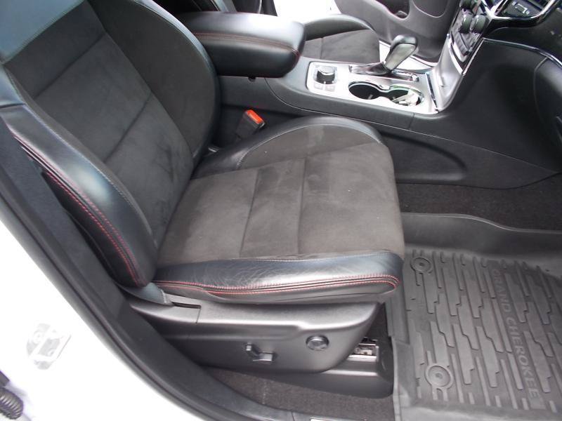 Used 2021 Jeep Grand Cherokee Trailhawk w/ Premium Lighting Group AWD/4WD image 20