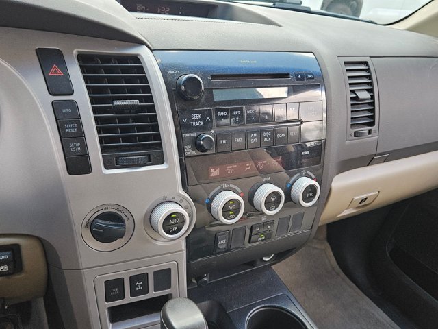 Used 2008 Toyota Sequoia SR5 w/ Towing Pkg AWD/4WD image 12
