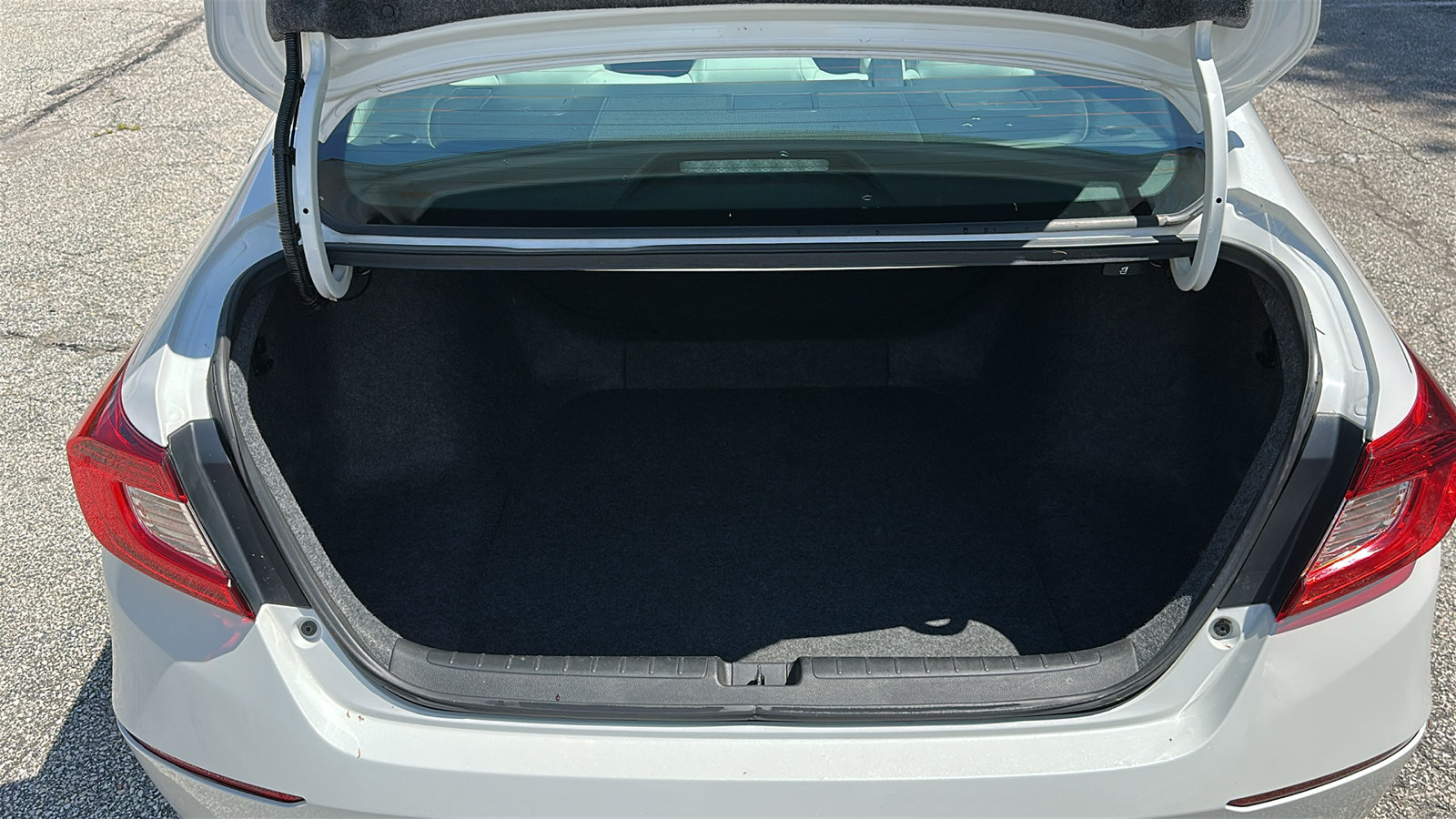 Used 2018 Honda Accord LX image 6
