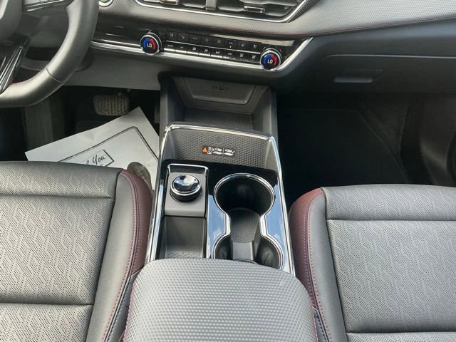 Used 2025 Chevrolet Equinox RS w/ Safety and Technology Package AWD/4WD image 27