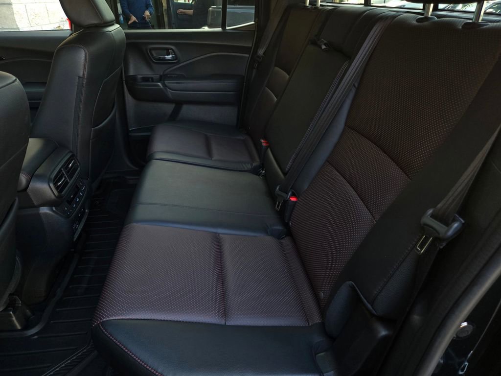 Used 2025 Honda Ridgeline Black Edition image 12