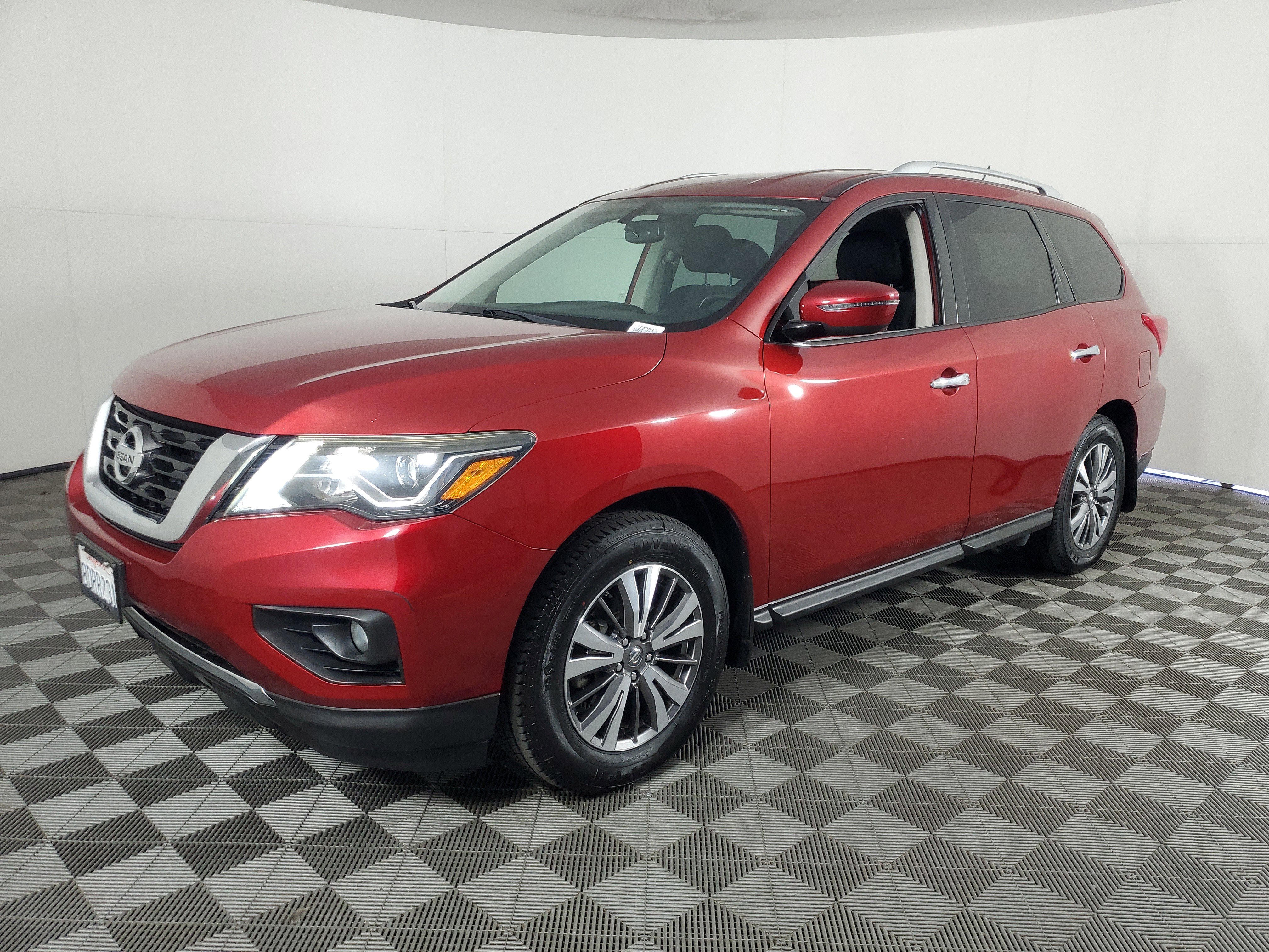 Used 2018 Nissan Pathfinder SV w/ Cargo Package FWD image 8