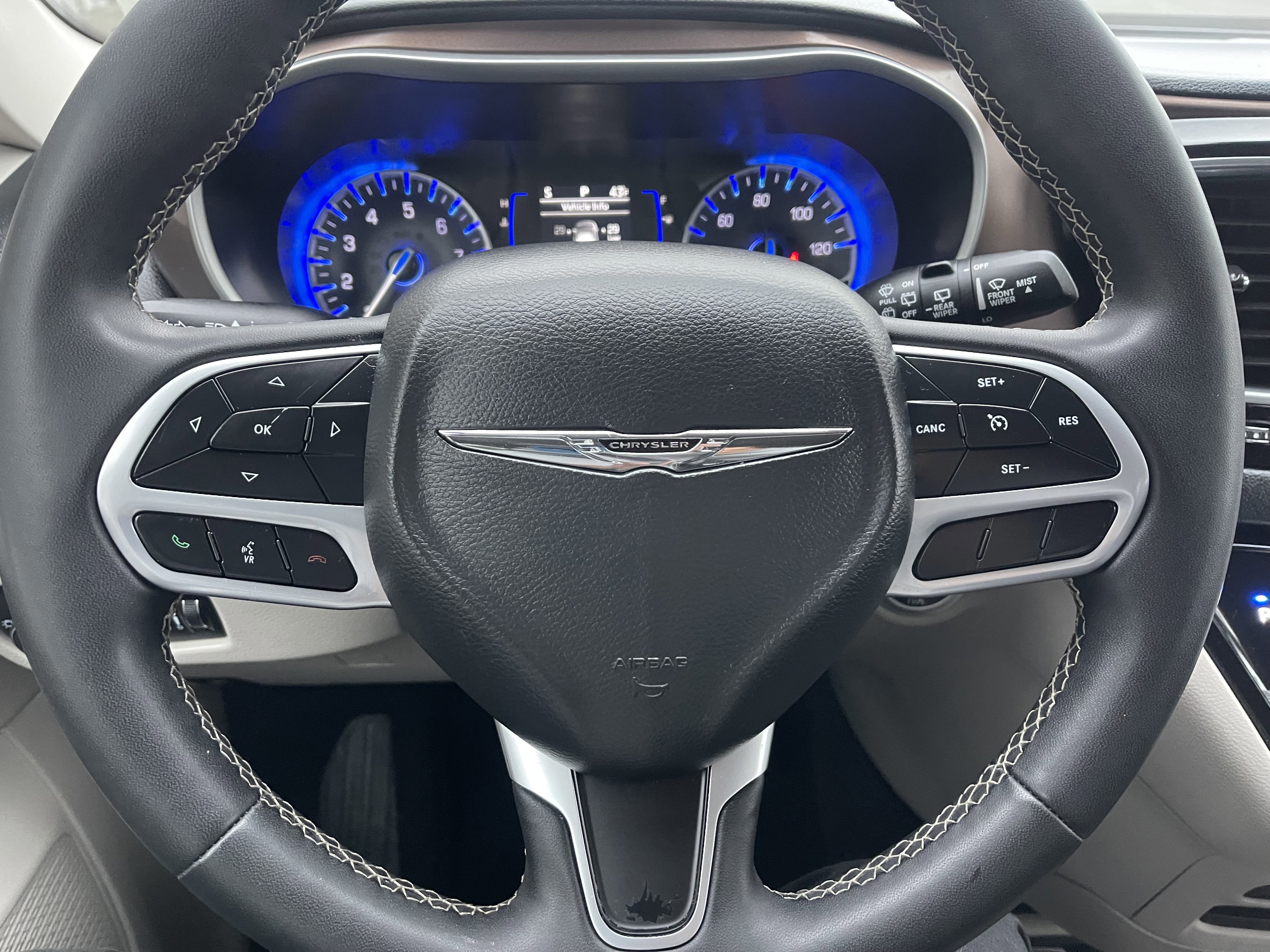 Used 2023 Chrysler Voyager LX image 30