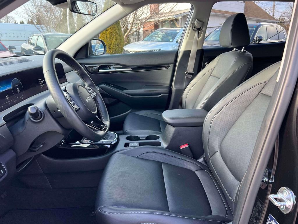 Used 2025 Kia Seltos SX image 16