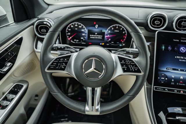 Used 2024 Mercedes-Benz GLC 300 4MATIC image 29