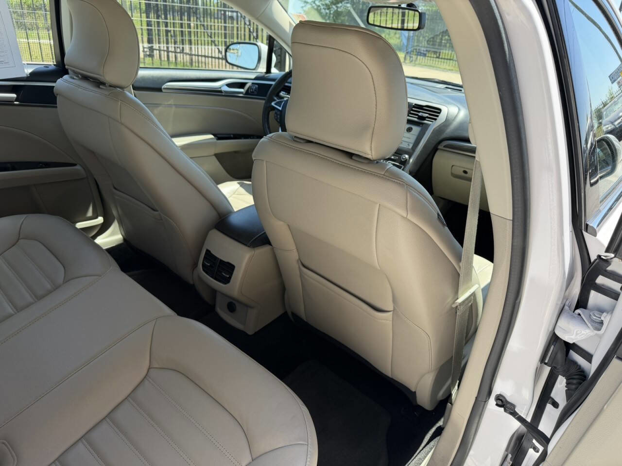 Used 2018 Ford Fusion SE w/ Fusion SE Technology Package FWD image 13
