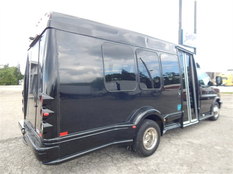 Used 2010 Chevrolet Express 3500 Extended RWD image 7