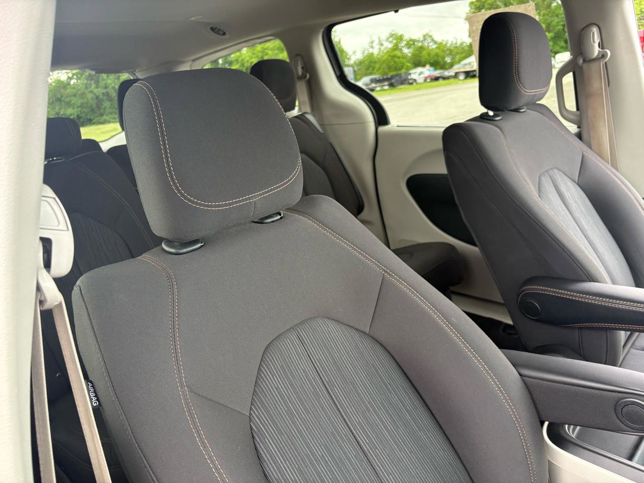 Used 2020 Chrysler Pacifica Touring w/ Advanced Safetytec Group FWD image 38