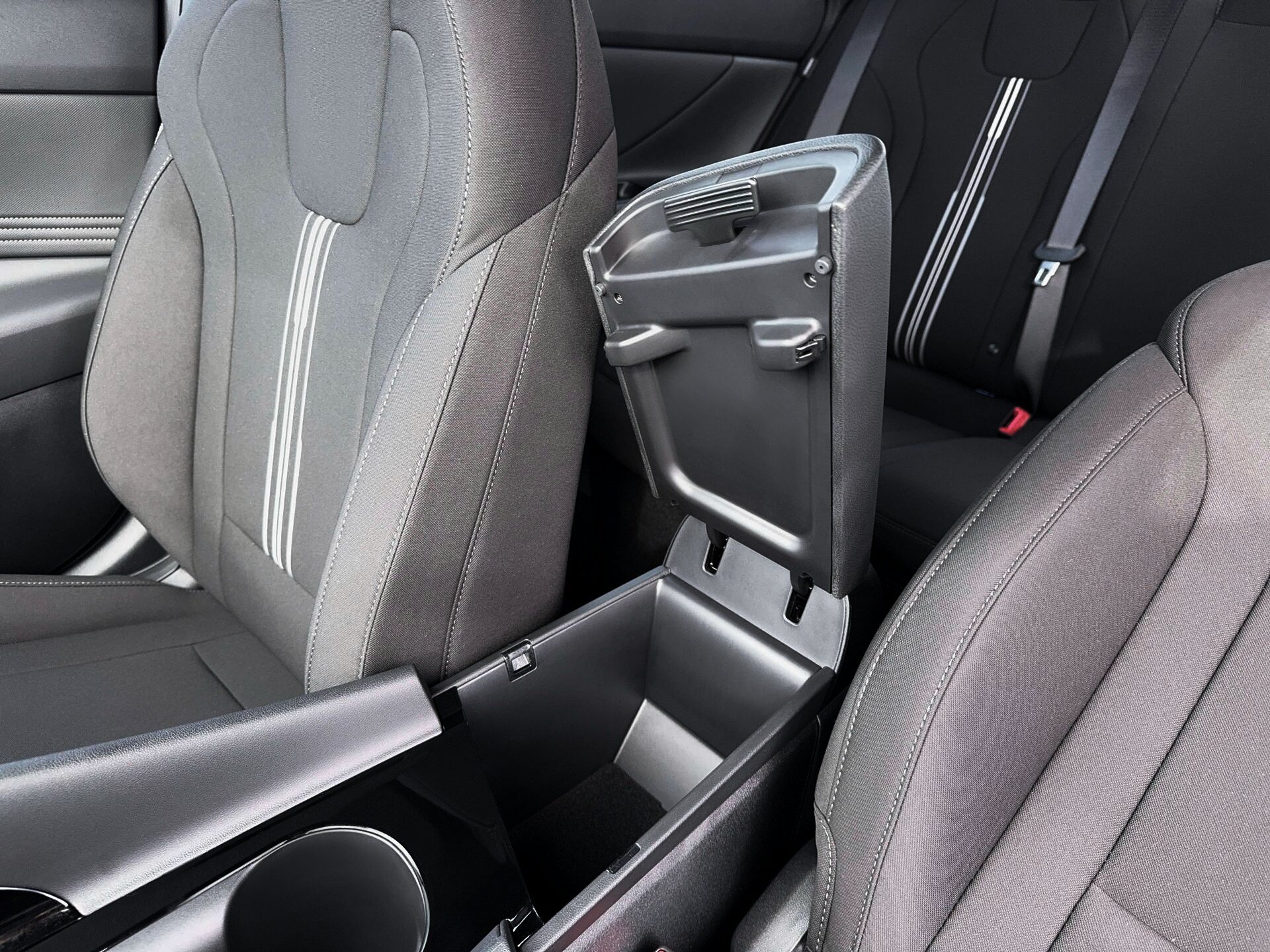 New 2026 Hyundai Elantra SEL FWD image 18