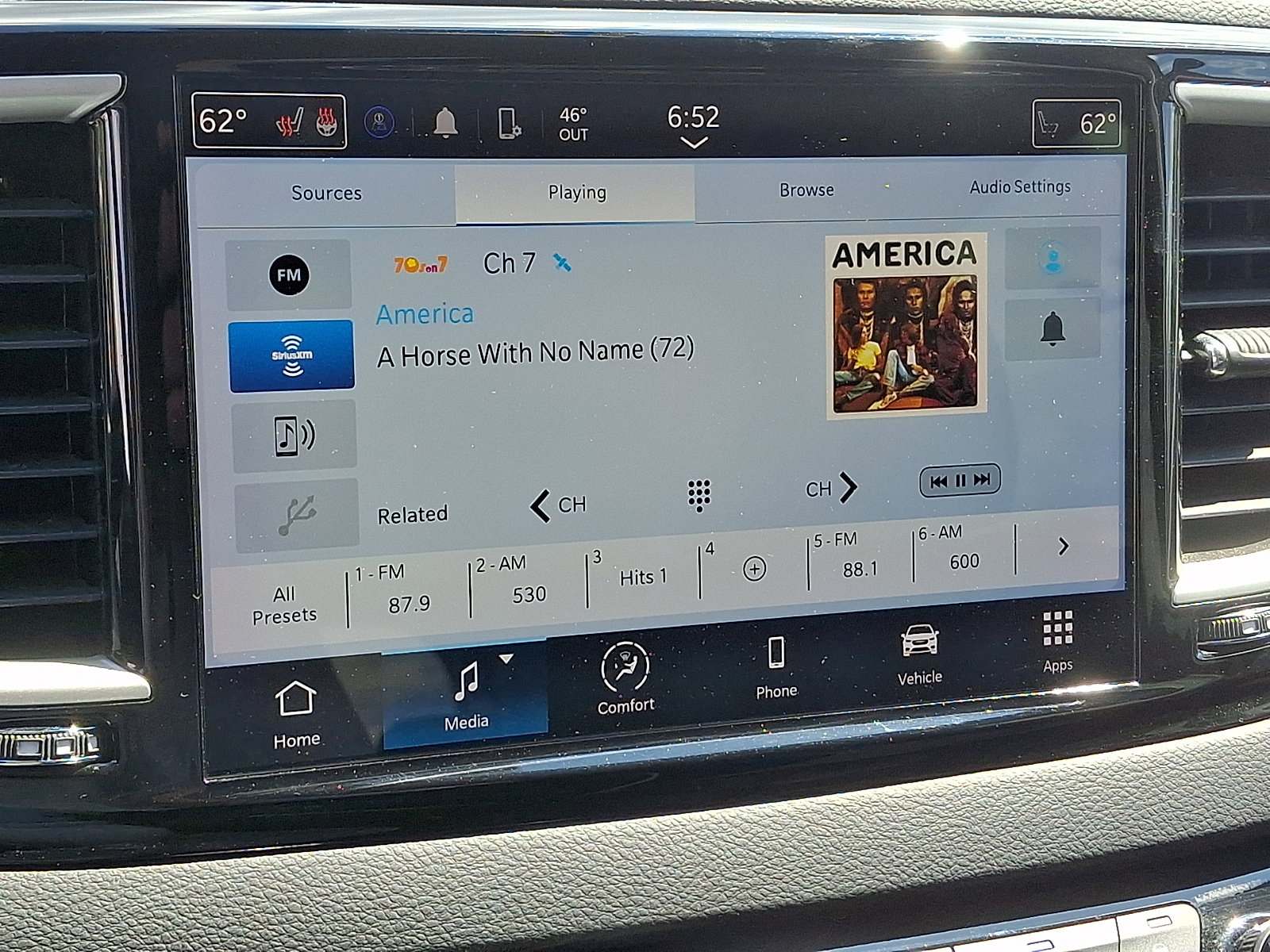Used 2023 Chrysler Pacifica Touring-L FWD image 17