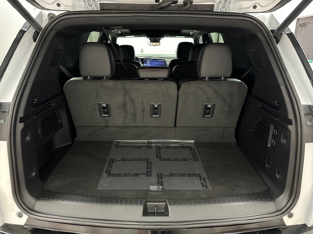 Used 2025 Chevrolet Traverse RS w/ LPO, Floor Liner Package AWD/4WD image 35