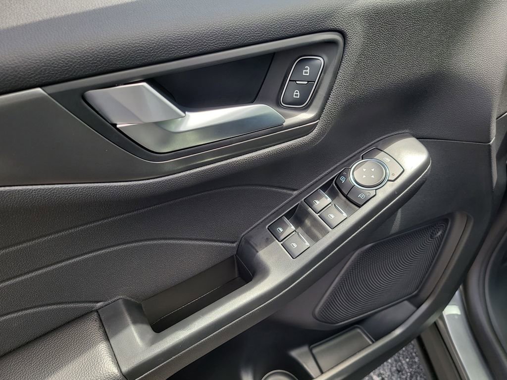 Certified 2026 Ford Escape SE FWD image 15