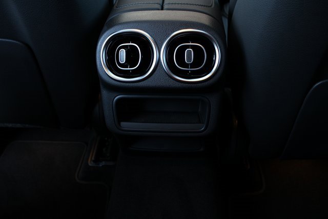 New 2025 Mercedes-Benz GLC 300 4MATIC image 30