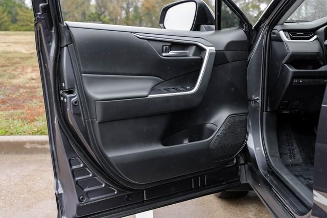 Used 2025 Toyota RAV4 XLE image 43