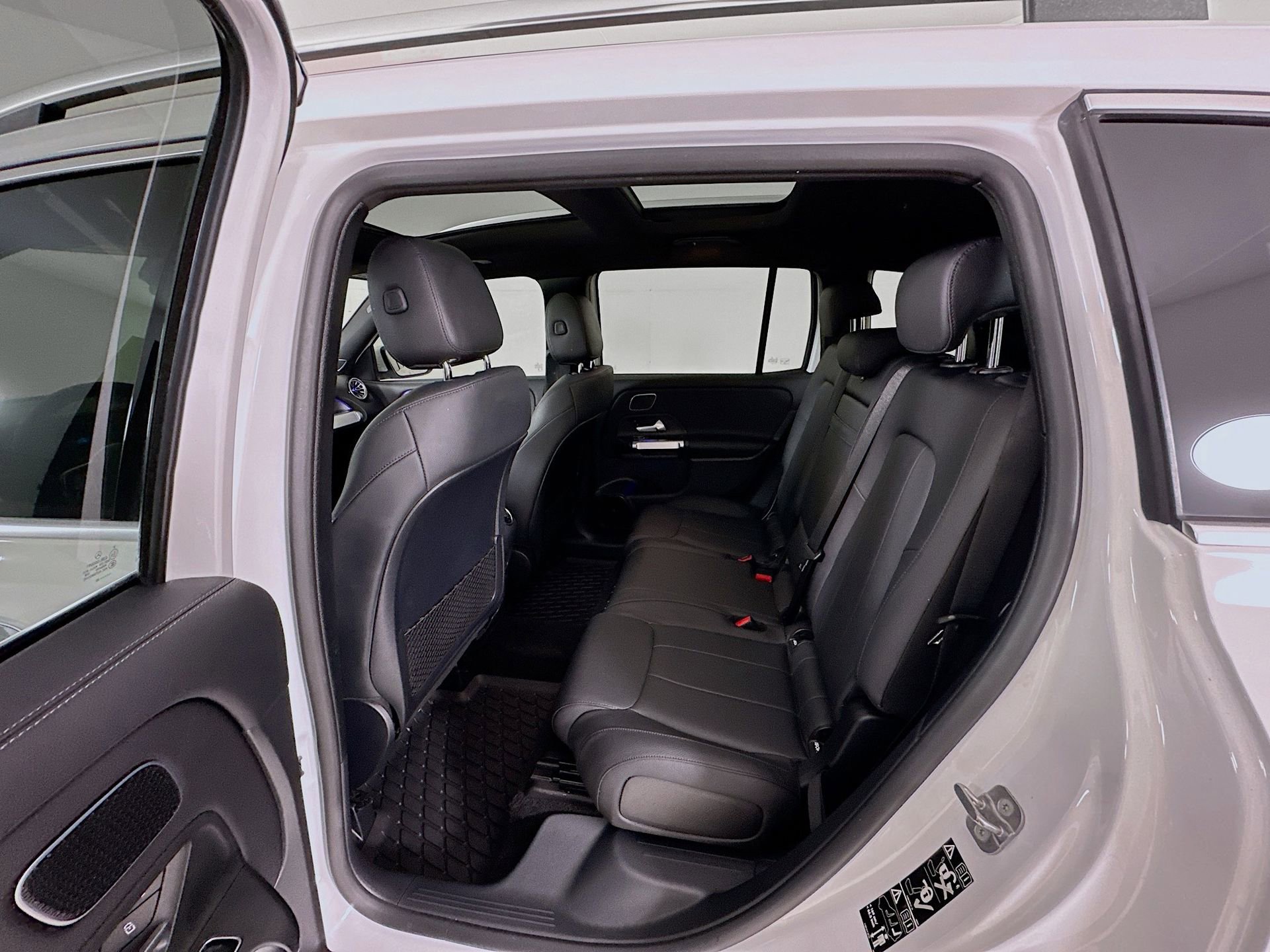 Used 2023 Mercedes-Benz GLB 250 image 27