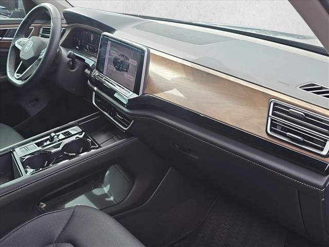 Used 2024 Volkswagen Atlas SE w/ Black Wheel Package image 20