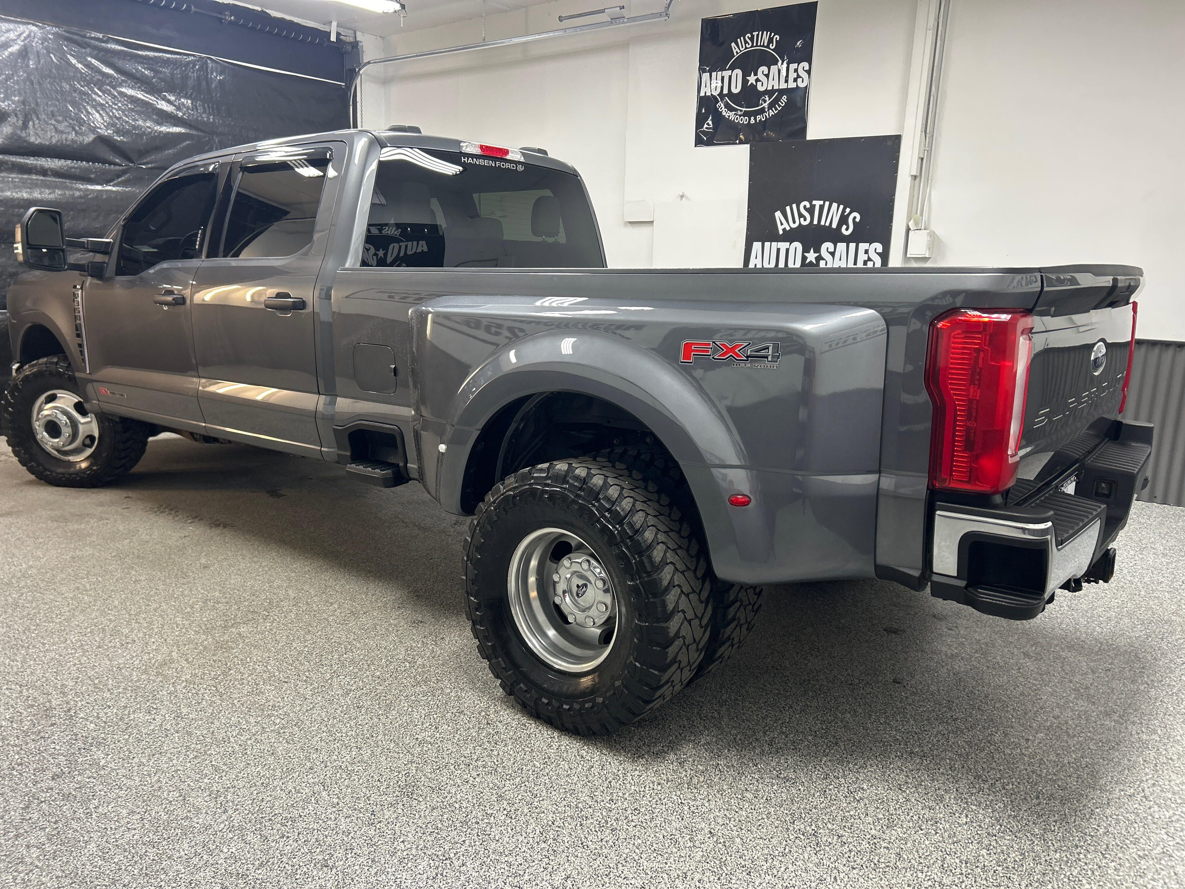 Used 2023 Ford F350 XLT image 4