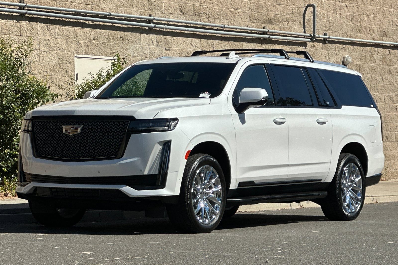 Used 2023 Cadillac Escalade ESV Premium Luxury w/ LPO, Radiant Package AWD/4WD image 7