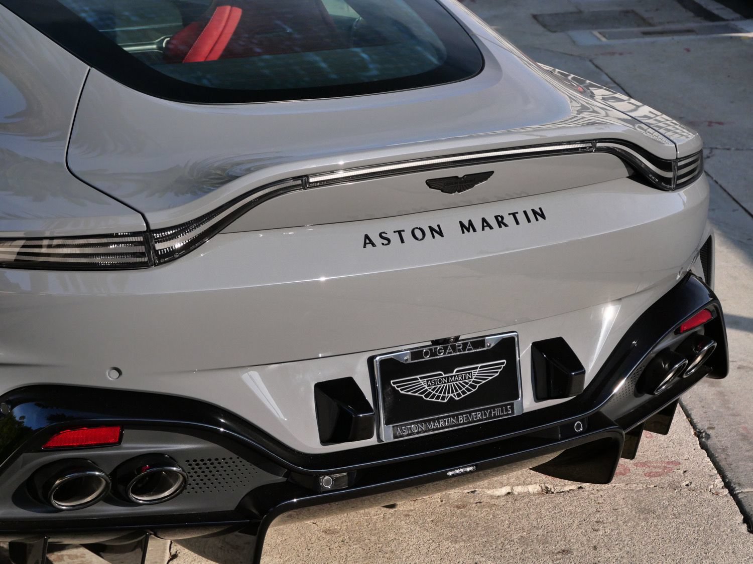 Used 2025 Aston Martin V8 Vantage Coupe RWD image 8