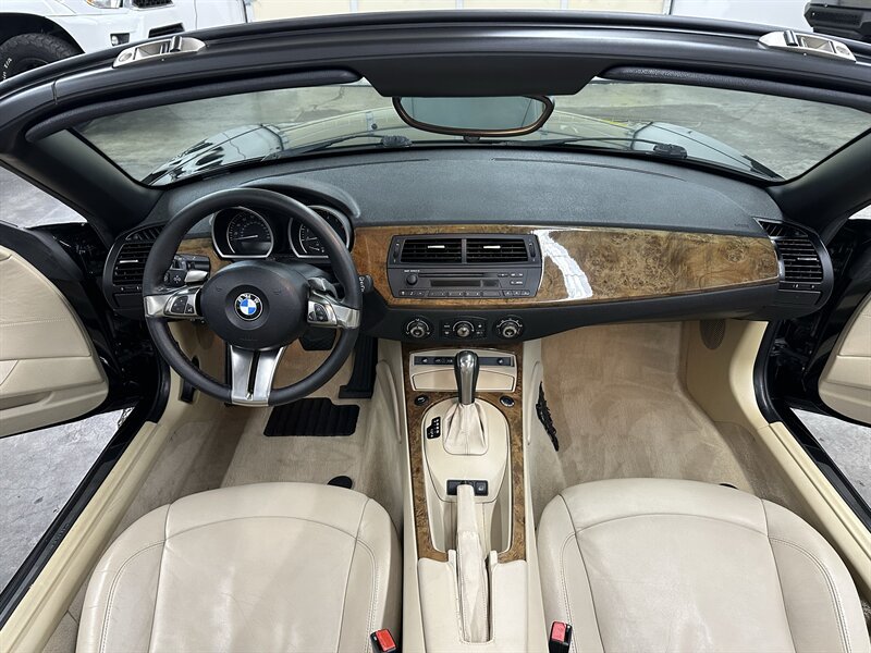 Used 2006 BMW Z4 3.0i RWD image 16