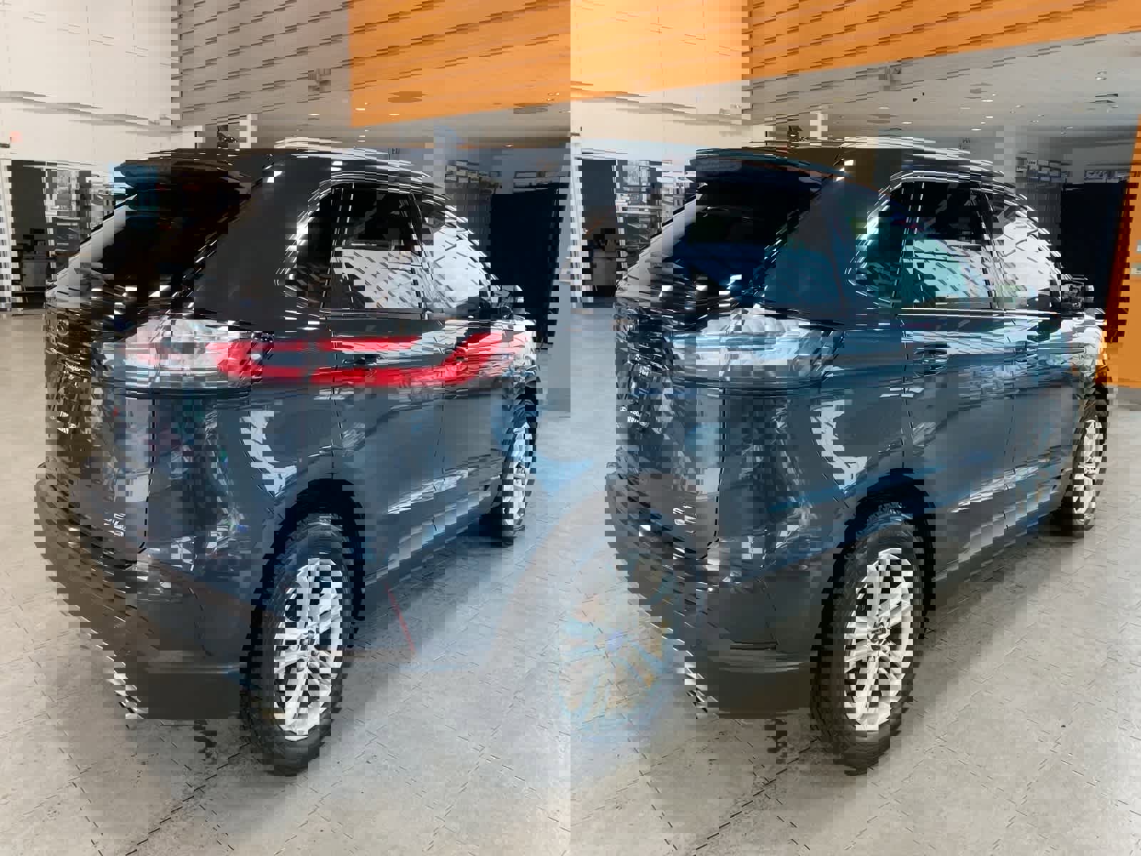 Used 2019 Ford Edge SEL w/ Equipment Group 201A image 5