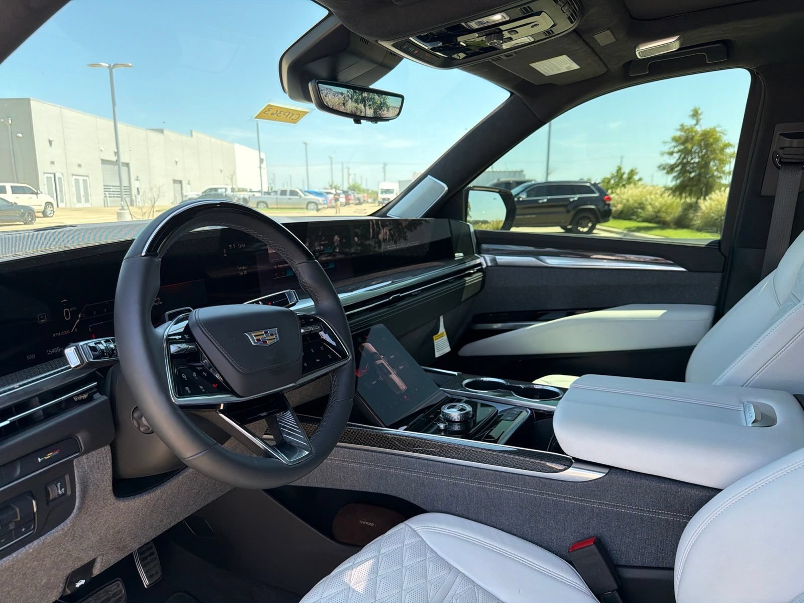 Certified 2025 Cadillac Escalade ESV V AWD/4WD image 10