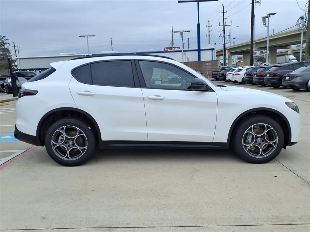 New 2025 Alfa Romeo Stelvio Sprint w/ Convenience Package AWD/4WD image 5