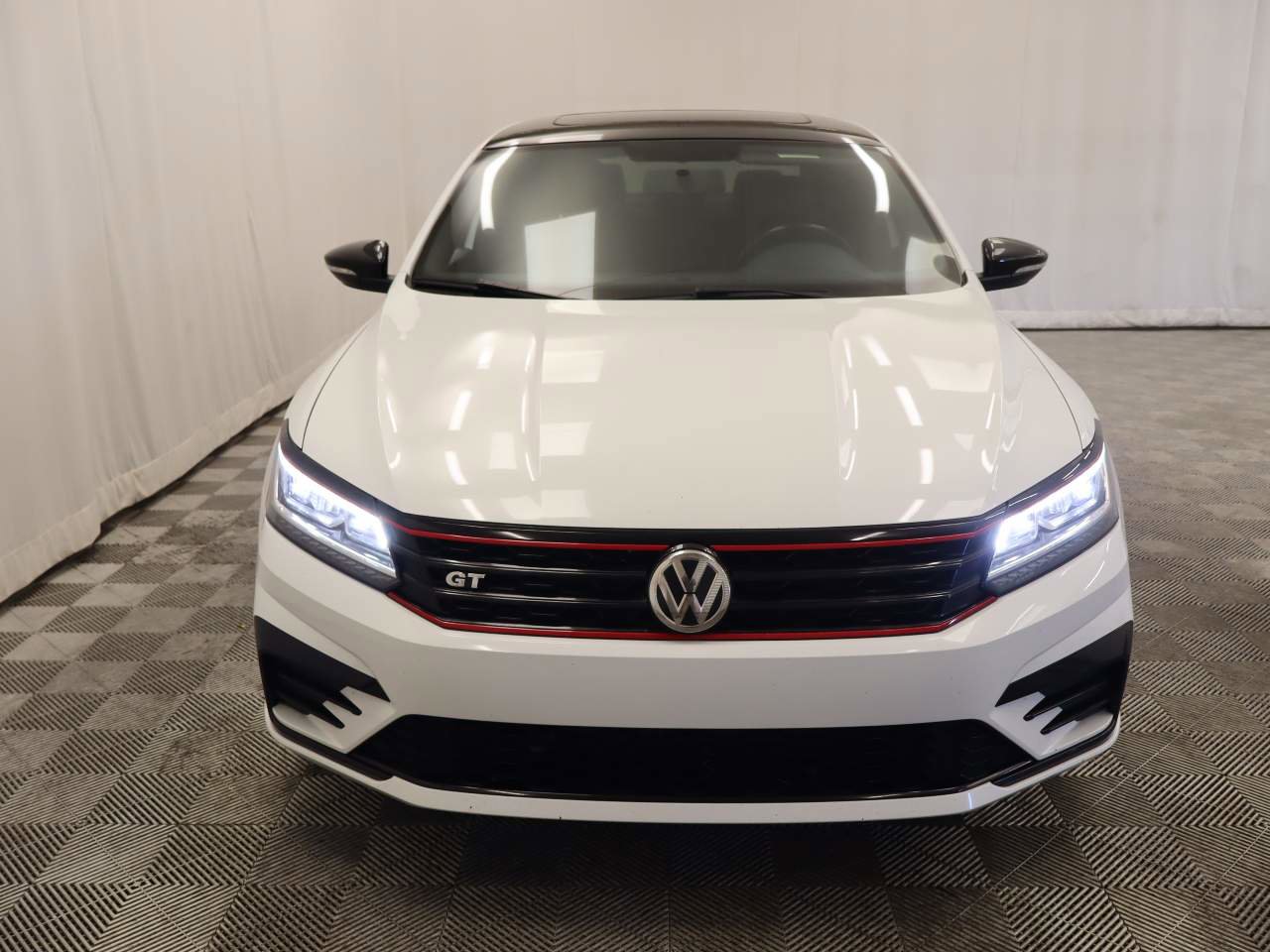 Used 2018 Volkswagen Passat GT FWD image 4