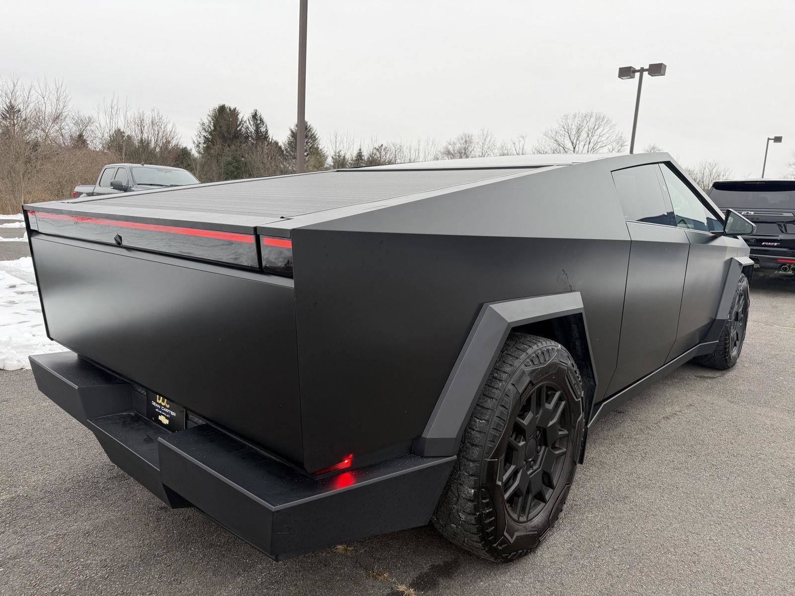Used 2024 Tesla Cybertruck AWD Crew Cab image 8