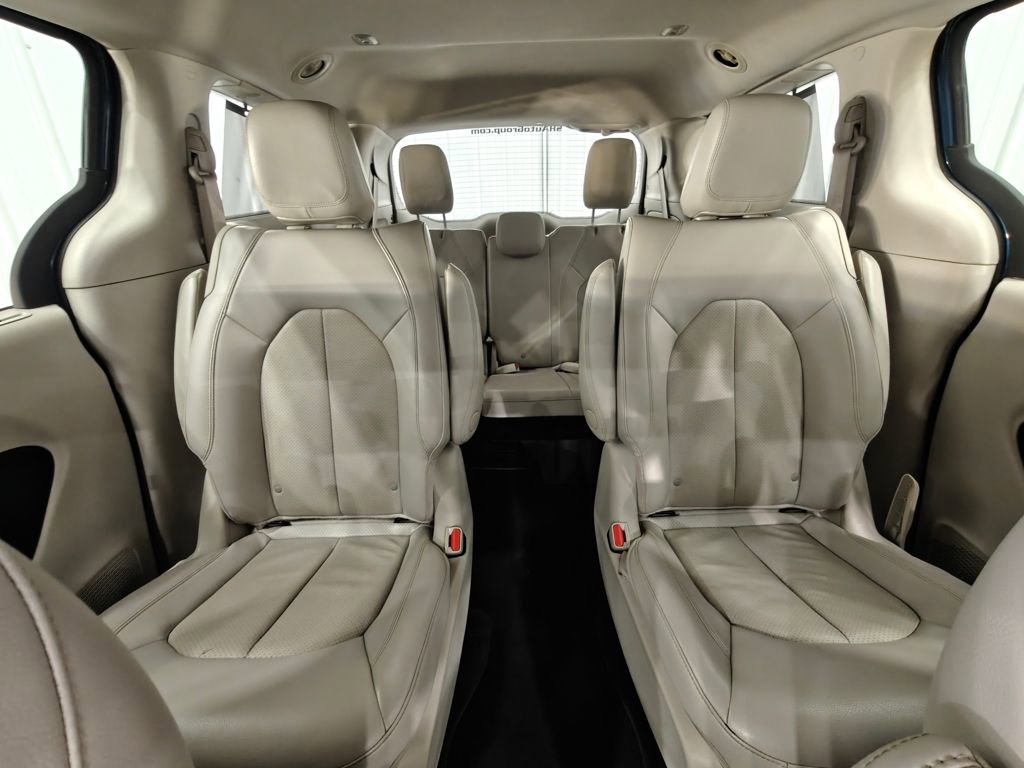 Used 2021 Chrysler Pacifica Touring-L image 23