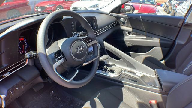 Used 2022 Hyundai Elantra SEL w/ Preferred Accessory Package image 6