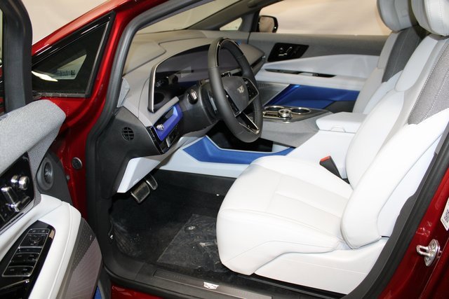 New 2025 Cadillac Optiq Sport 1 w/ LPO, ONYX Package image 5