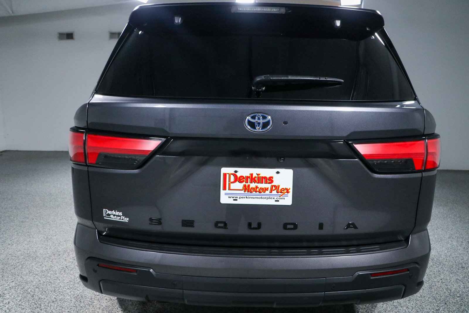 Used 2024 Toyota Sequoia SR5 w/ SR5 Premium Package AWD/4WD image 8