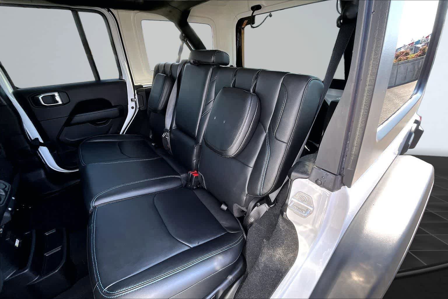 Used 2023 Jeep Wrangler Unlimited Rubicon 4xe w/ Cold Weather Group AWD/4WD image 13