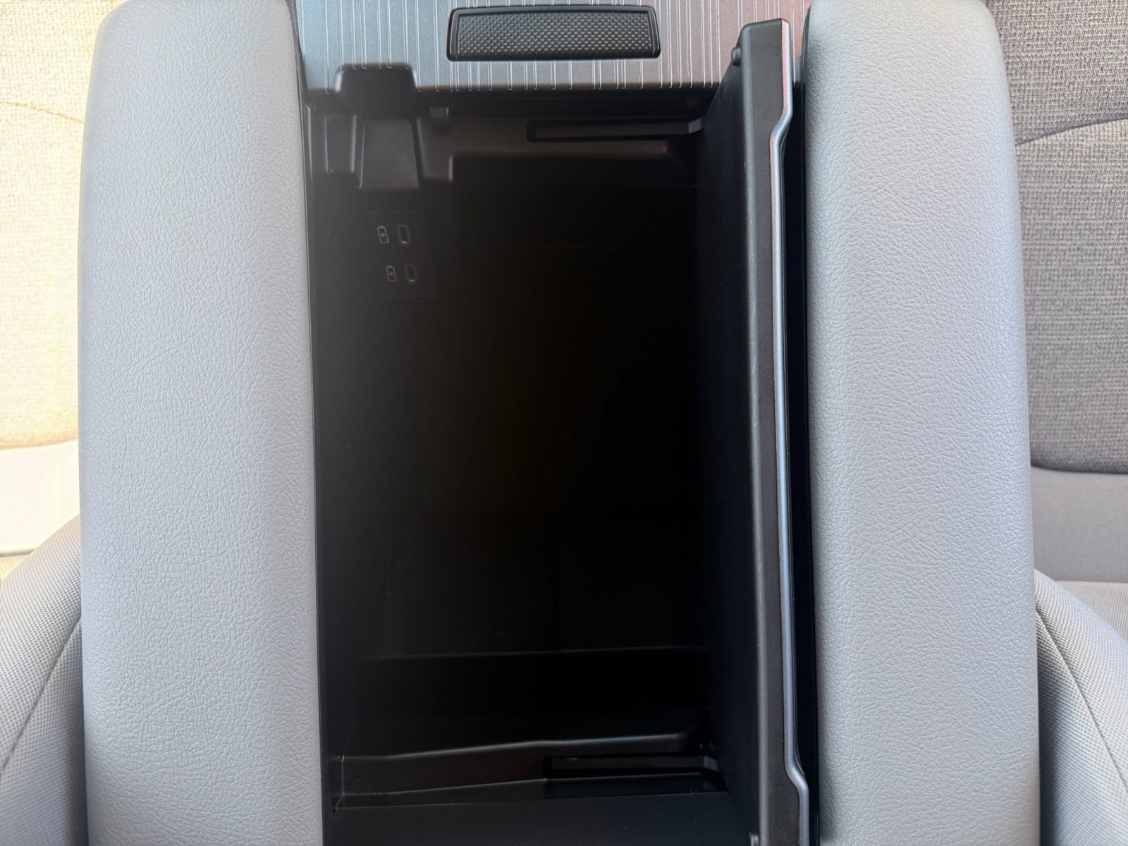 Used 2025 Toyota Sienna LE w/ LE Plus Package FWD image 18