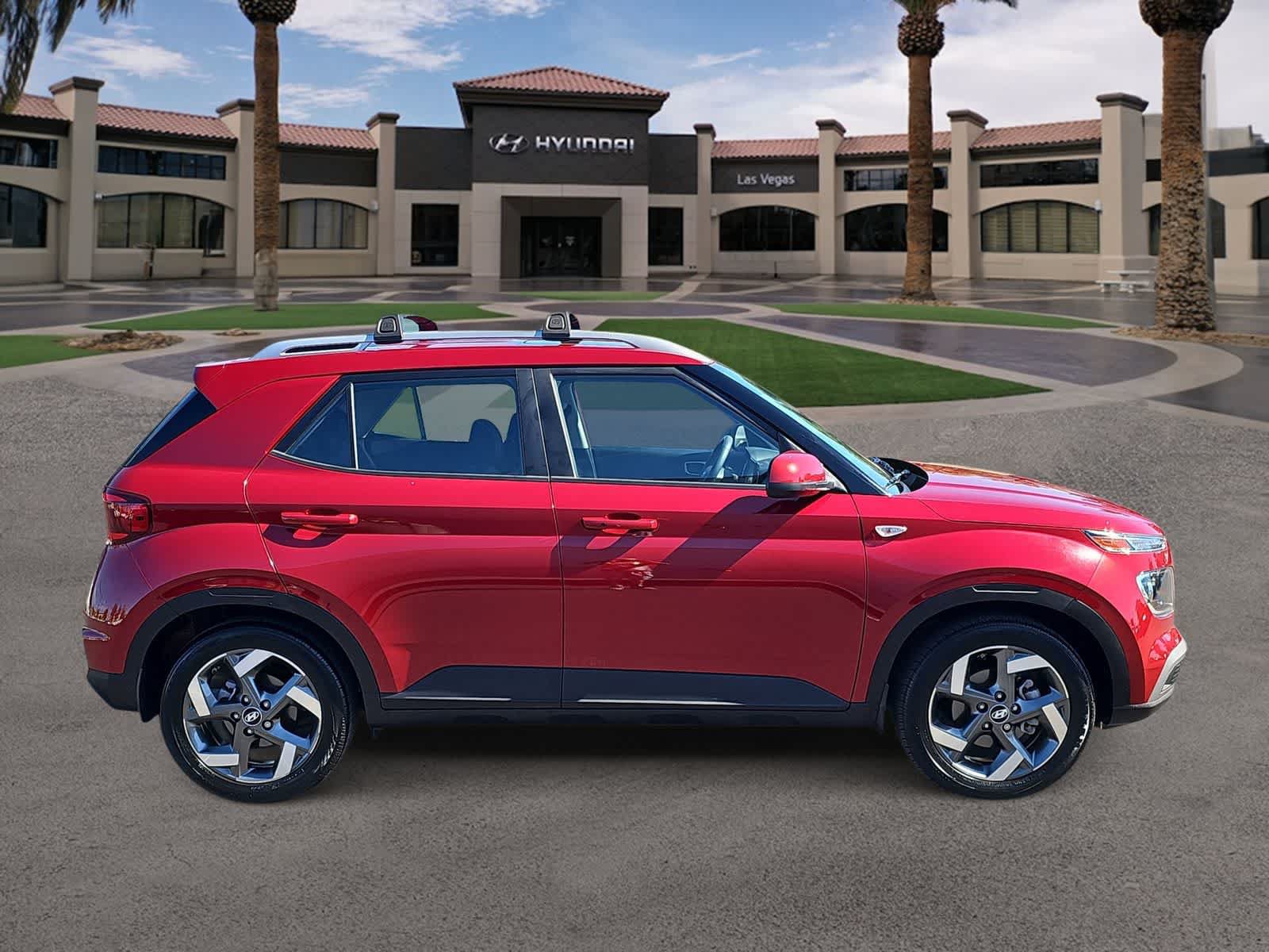 Used 2025 Hyundai Venue SEL FWD image 9