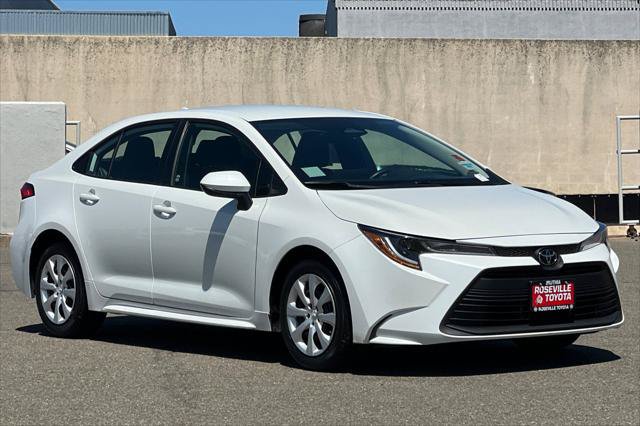 Certified 2025 Toyota Corolla LE FWD image 5