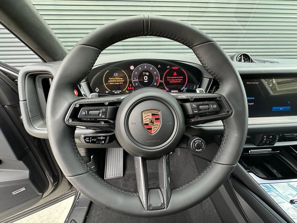 Used 2025 Porsche Cayenne GTS image 18