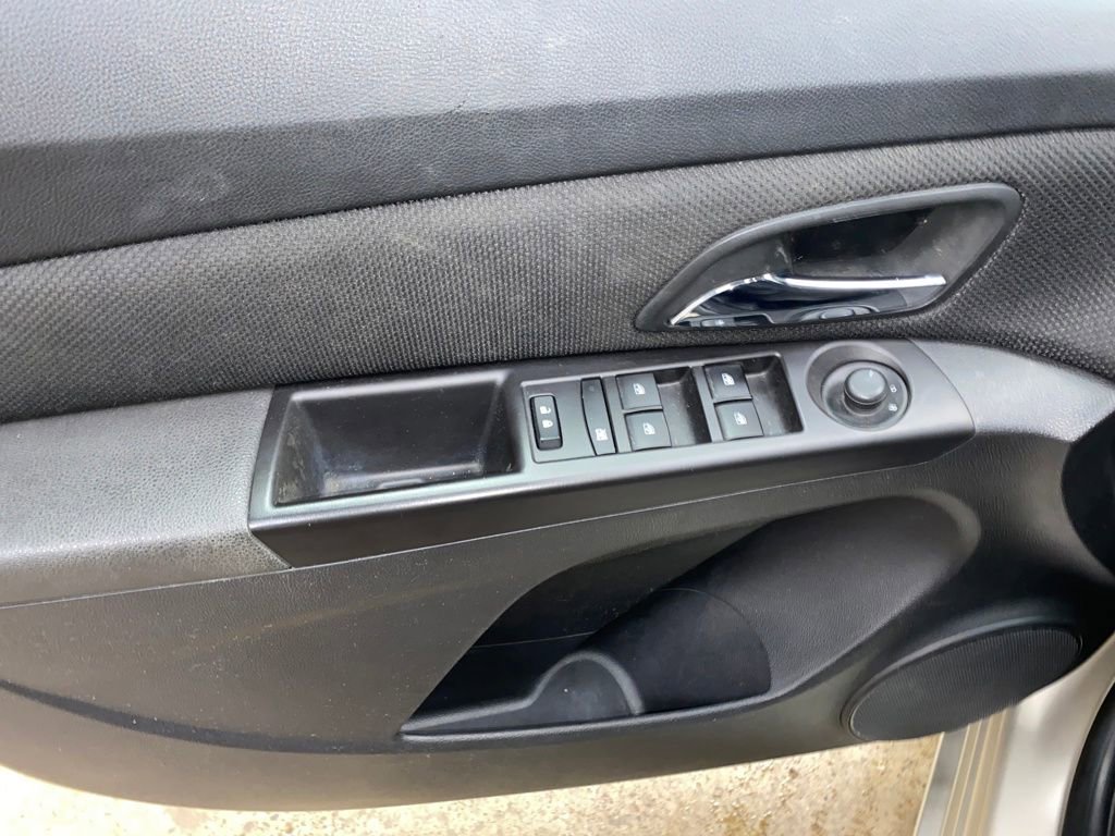 Used 2016 Chevrolet Cruze LT w/ Technology Package image 24