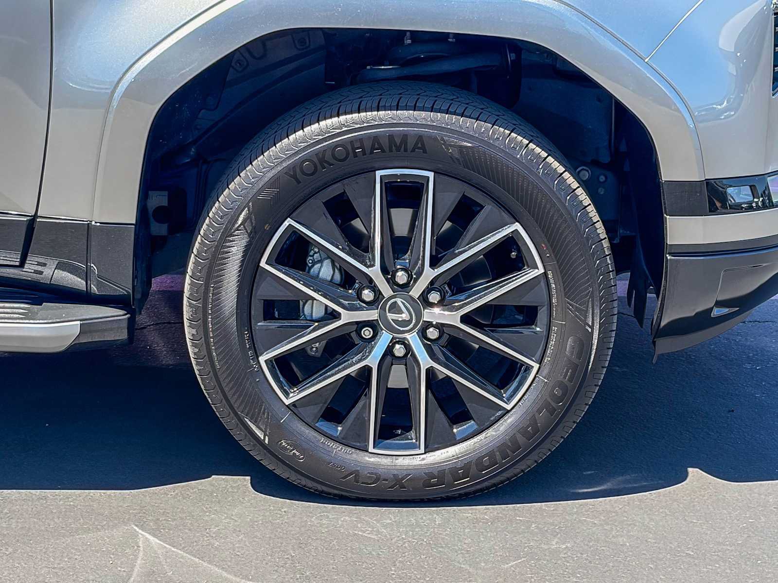 Used 2024 Lexus GX 550 w/ Accessory Package (Z1) AWD/4WD image 9