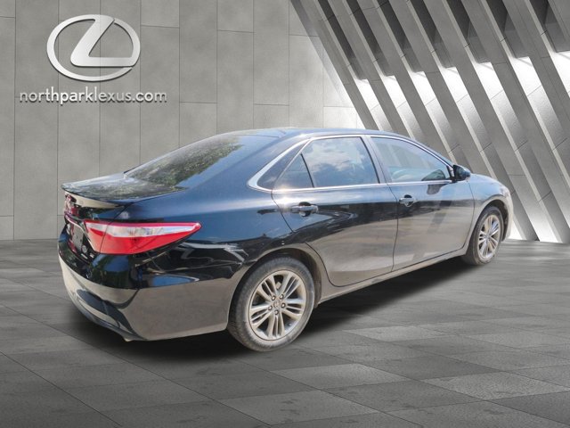 Used 2017 Toyota Camry SE FWD image 6