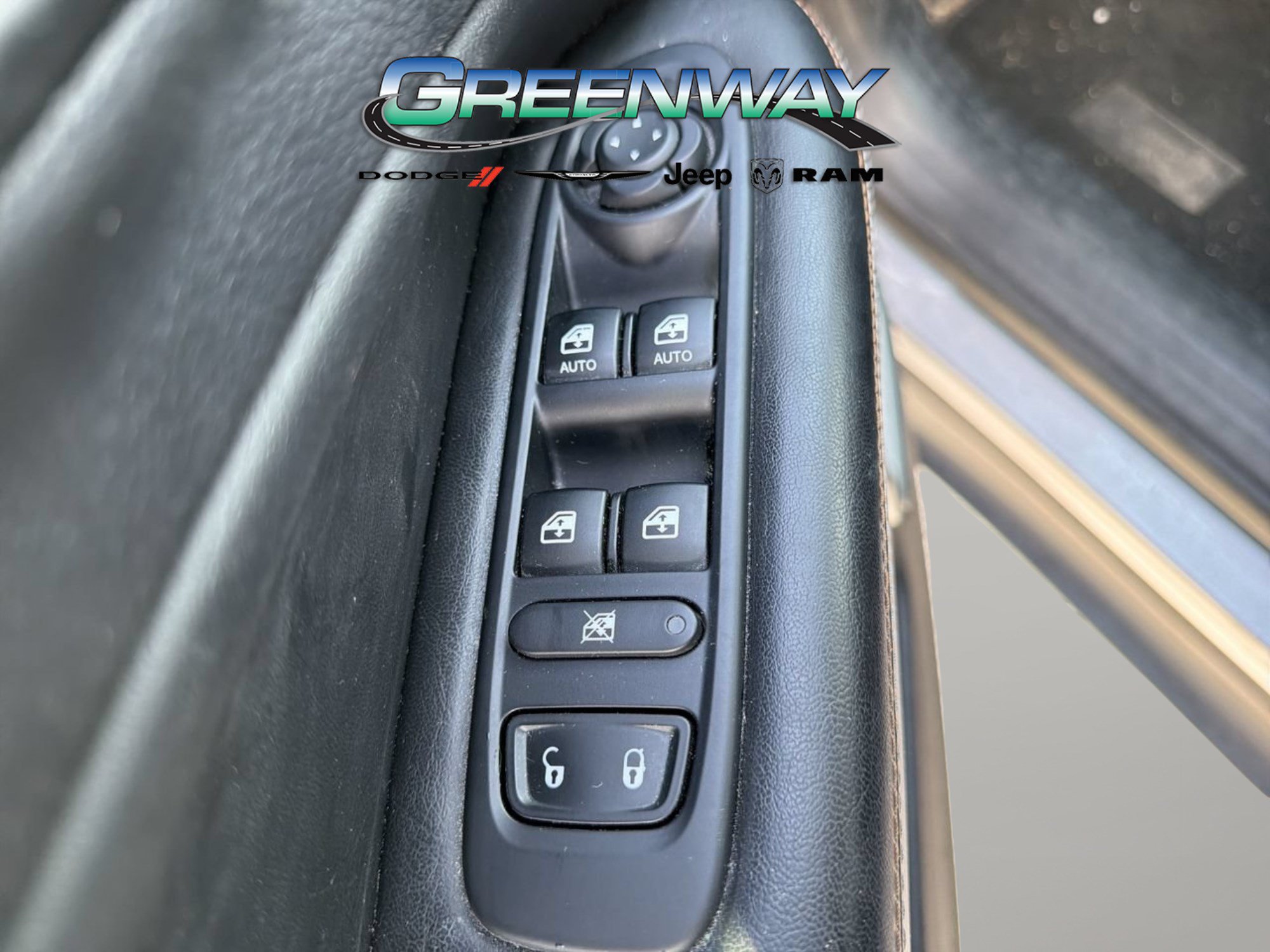 Used 2018 Jeep Compass Latitude FWD image 17