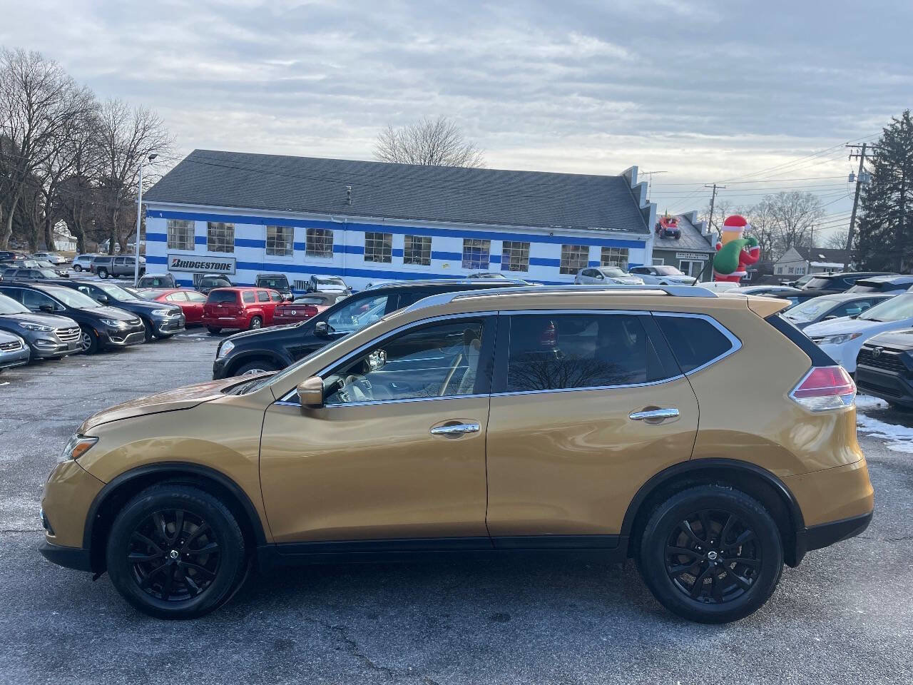 Used 2015 Nissan Rogue SV w/ SV Moonroof Package image 3