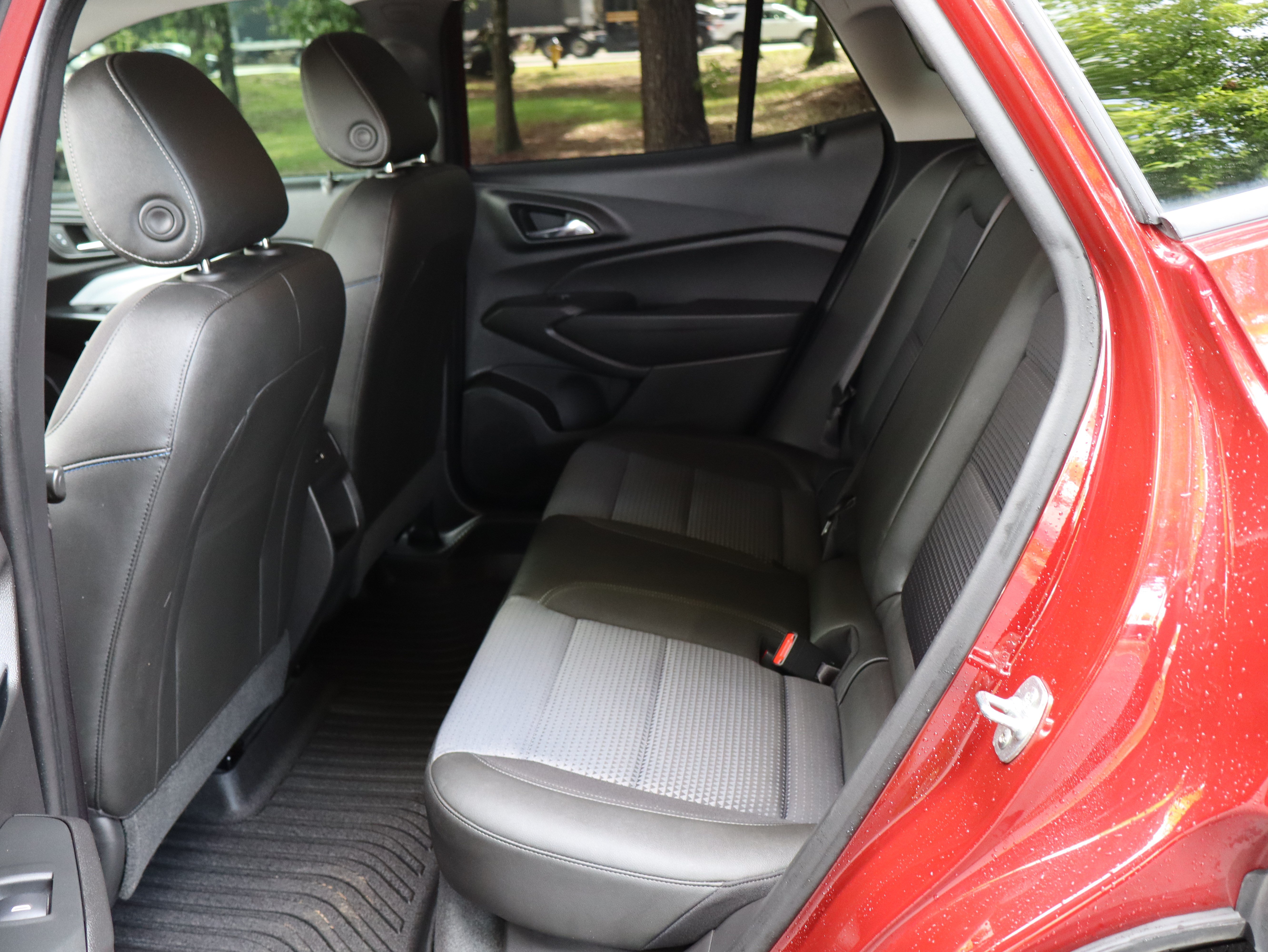 Used 2025 Chevrolet Trax LT w/ Driver Confidence Package FWD image 39
