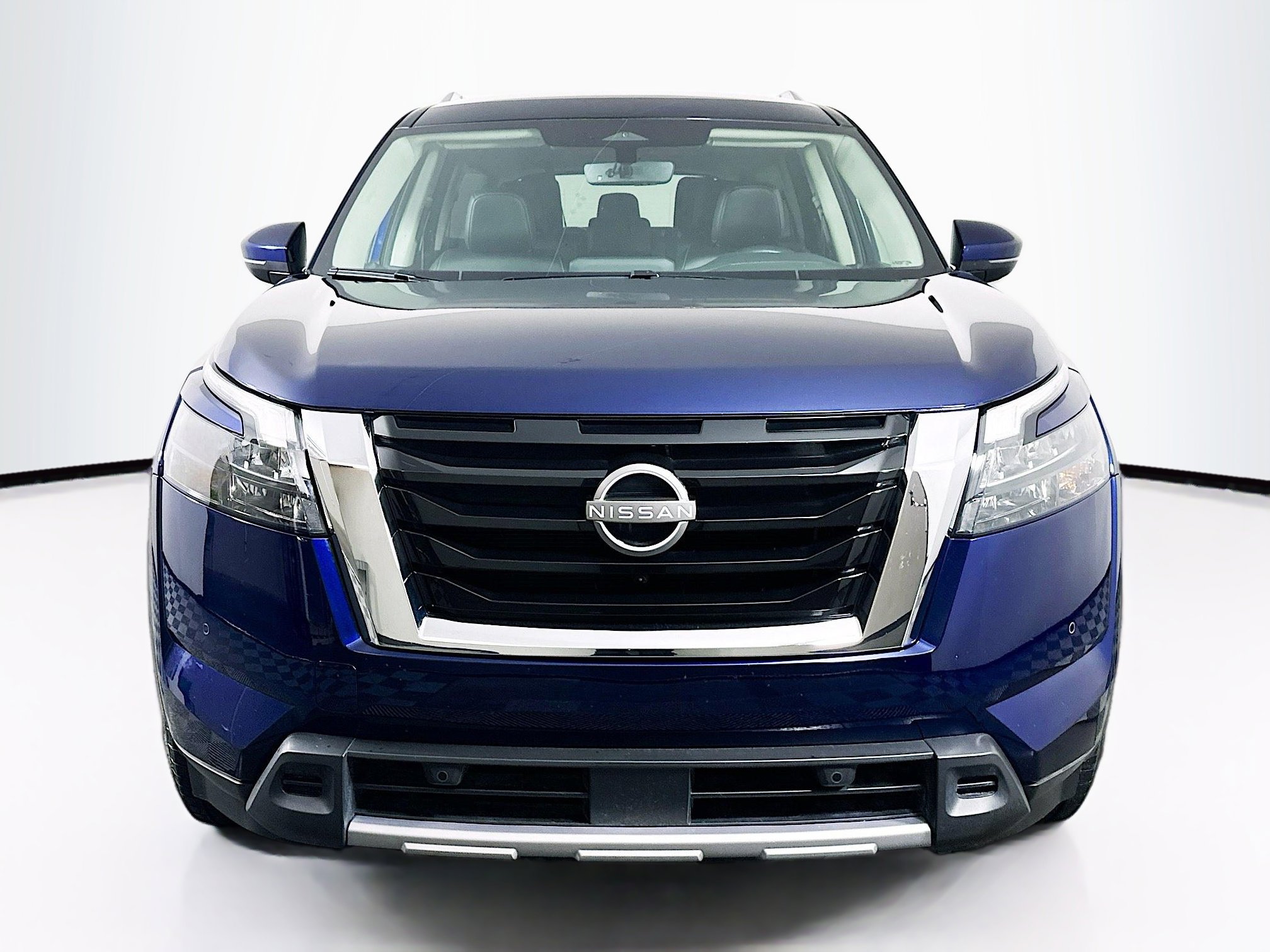 Used 2025 Nissan Pathfinder SL image 2