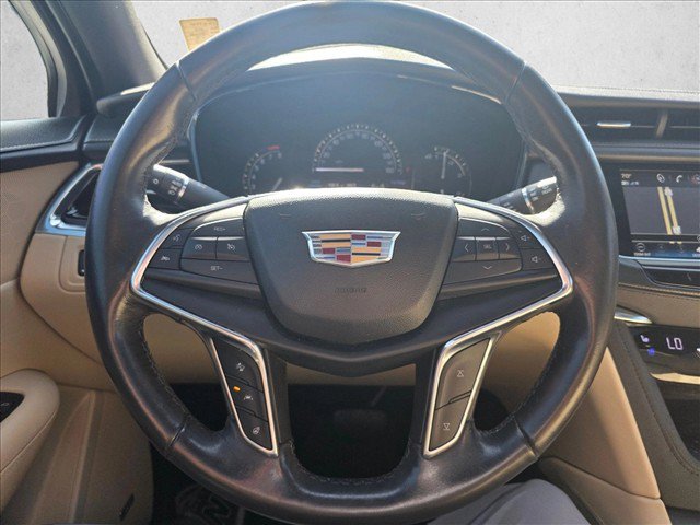 Used 2018 Cadillac XT5 Premium Luxury w/ Driver Assist Package FWD image 16