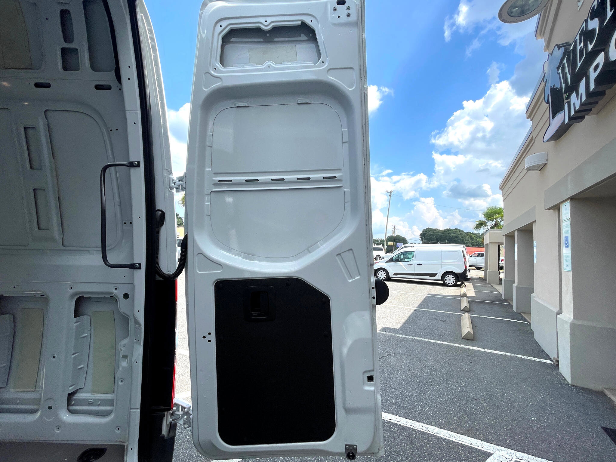 Used 2023 Mercedes-Benz Sprinter 2500 image 27